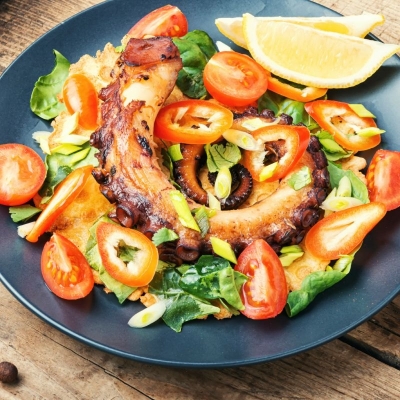 AHTAPOT SALATASI